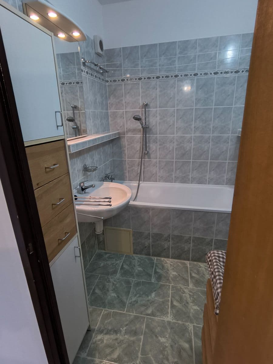 Prenájom bytu 3-izbový 71 m², Chvatěrubská, Praha, Praha Prenájom bytu 3-izbový 71 m², Chvatěrubská, Praha, Praha