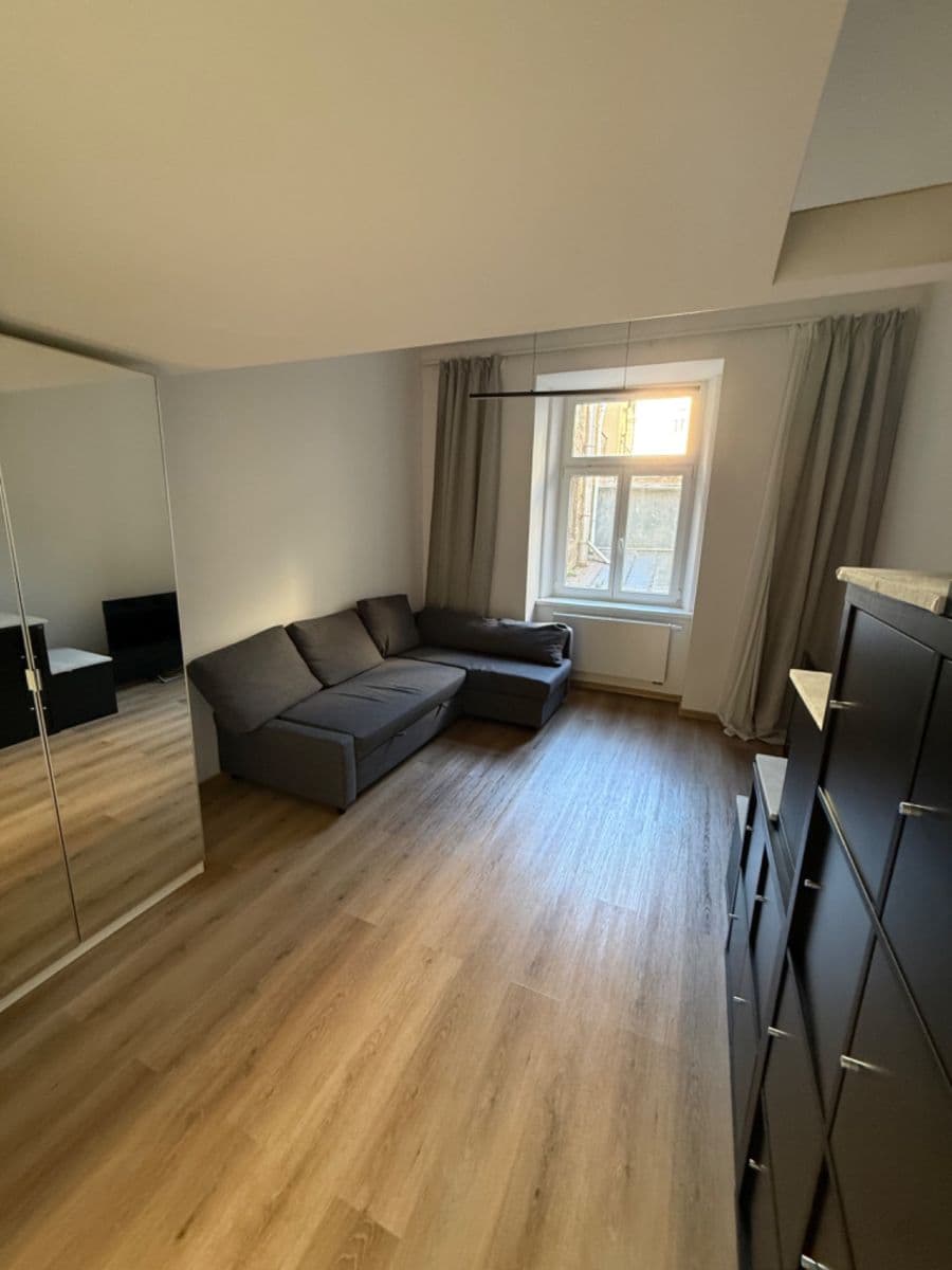 Prenájom bytu 2-izbový 38 m², Brožíkova, Praha, Praha Prenájom bytu 2-izbový 38 m², Brožíkova, Praha, Praha