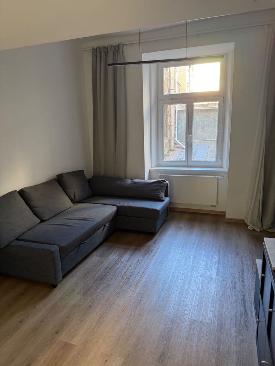 Prenájom bytu 2-izbový 38 m², Brožíkova, Praha, Praha Prenájom bytu 2-izbový 38 m², Brožíkova, Praha, Praha