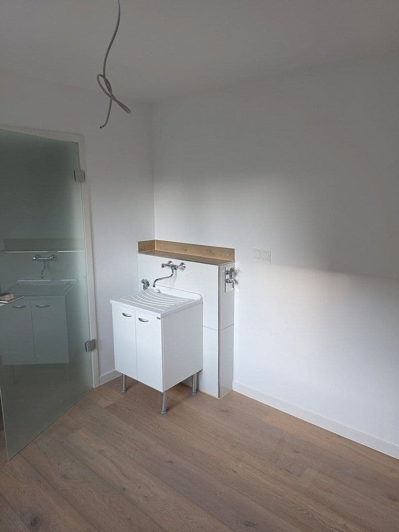 Prenájom domu 165 m², pozemok 300 m², Aschaffenburger Str. 8a, Leipzig, Sasko Prenájom domu 165 m², pozemok 300 m², Aschaffenburger Str. 8a, Leipzig, Sasko