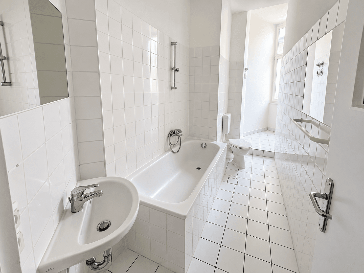 Prenájom bytu 4-izbový 127 m², Duisburgerstr., Berlin, Berlín Prenájom bytu 4-izbový 127 m², Duisburgerstr., Berlin, Berlín