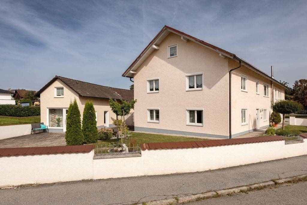 Predaj domu 290 m², pozemok 930 m², Tiefenbach, Bavorsko Predaj domu 290 m², pozemok 930 m², Tiefenbach, Bavorsko