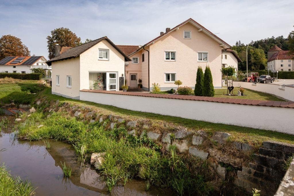 Predaj domu 290 m², pozemok 930 m², Tiefenbach, Bavorsko Predaj domu 290 m², pozemok 930 m², Tiefenbach, Bavorsko
