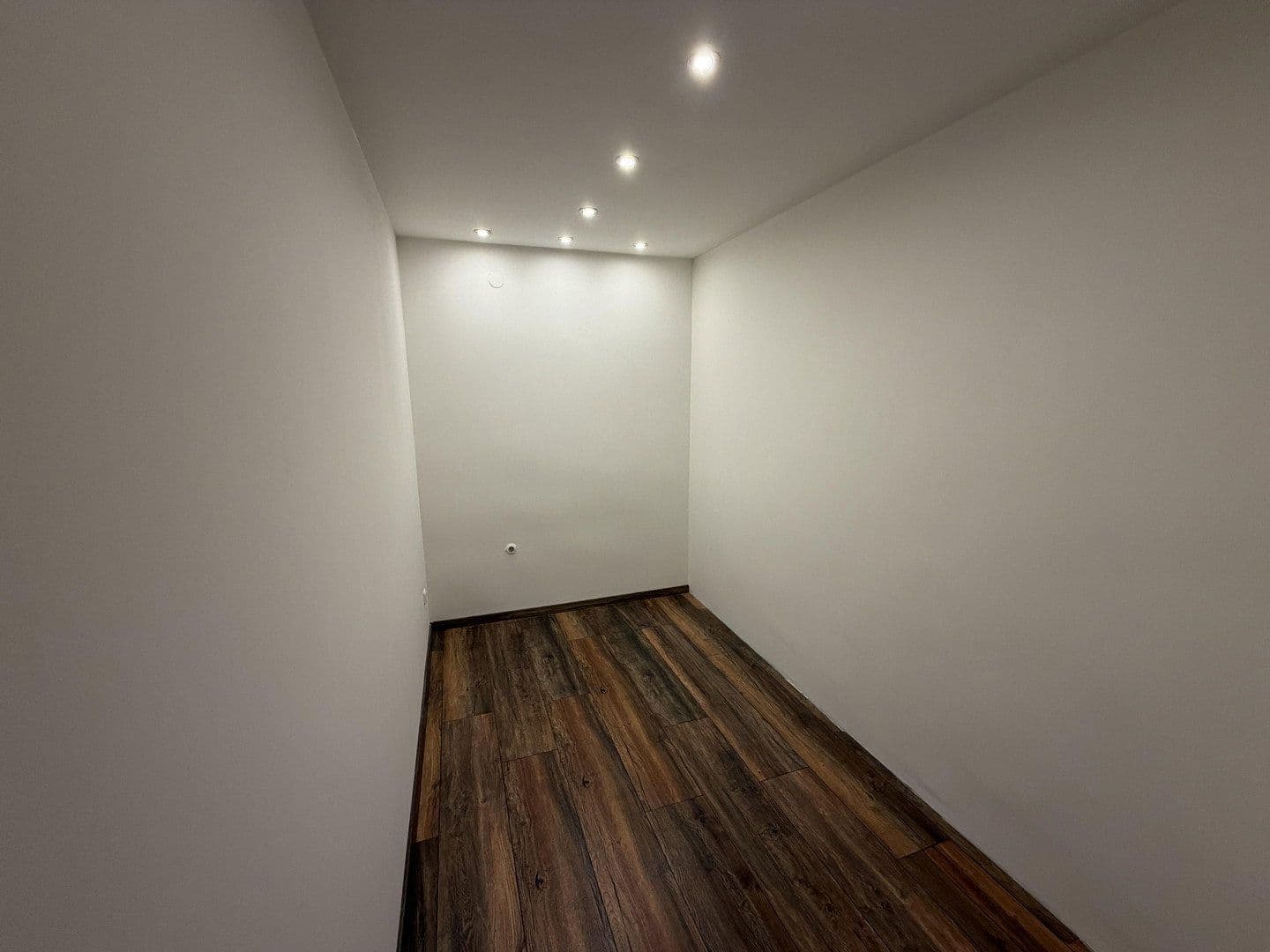 Prenájom bytu 4-izbový 101 m², Nürnberg, Bavorsko Prenájom bytu 4-izbový 101 m², Nürnberg, Bavorsko