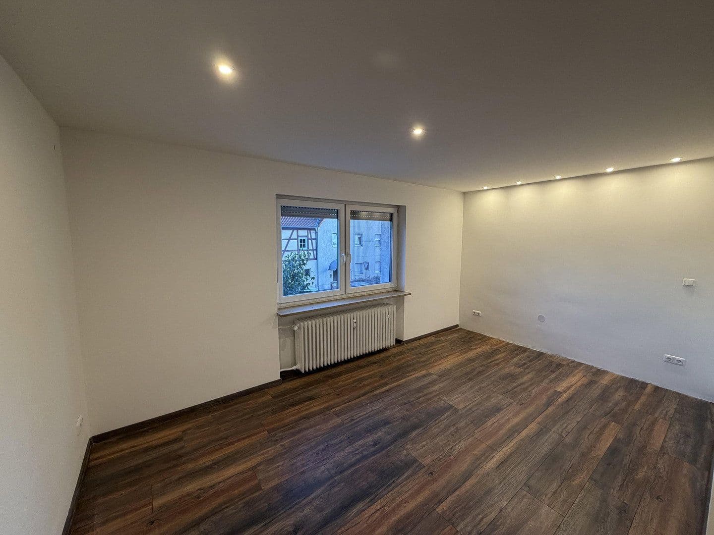 Prenájom bytu 4-izbový 101 m², Nürnberg, Bavorsko Prenájom bytu 4-izbový 101 m², Nürnberg, Bavorsko