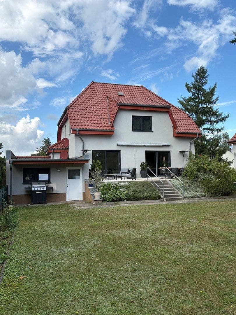 Predaj domu 138 m², pozemok 1.077 m², Schulzendorf, Brandenbursko Predaj domu 138 m², pozemok 1.077 m², Schulzendorf, Brandenbursko