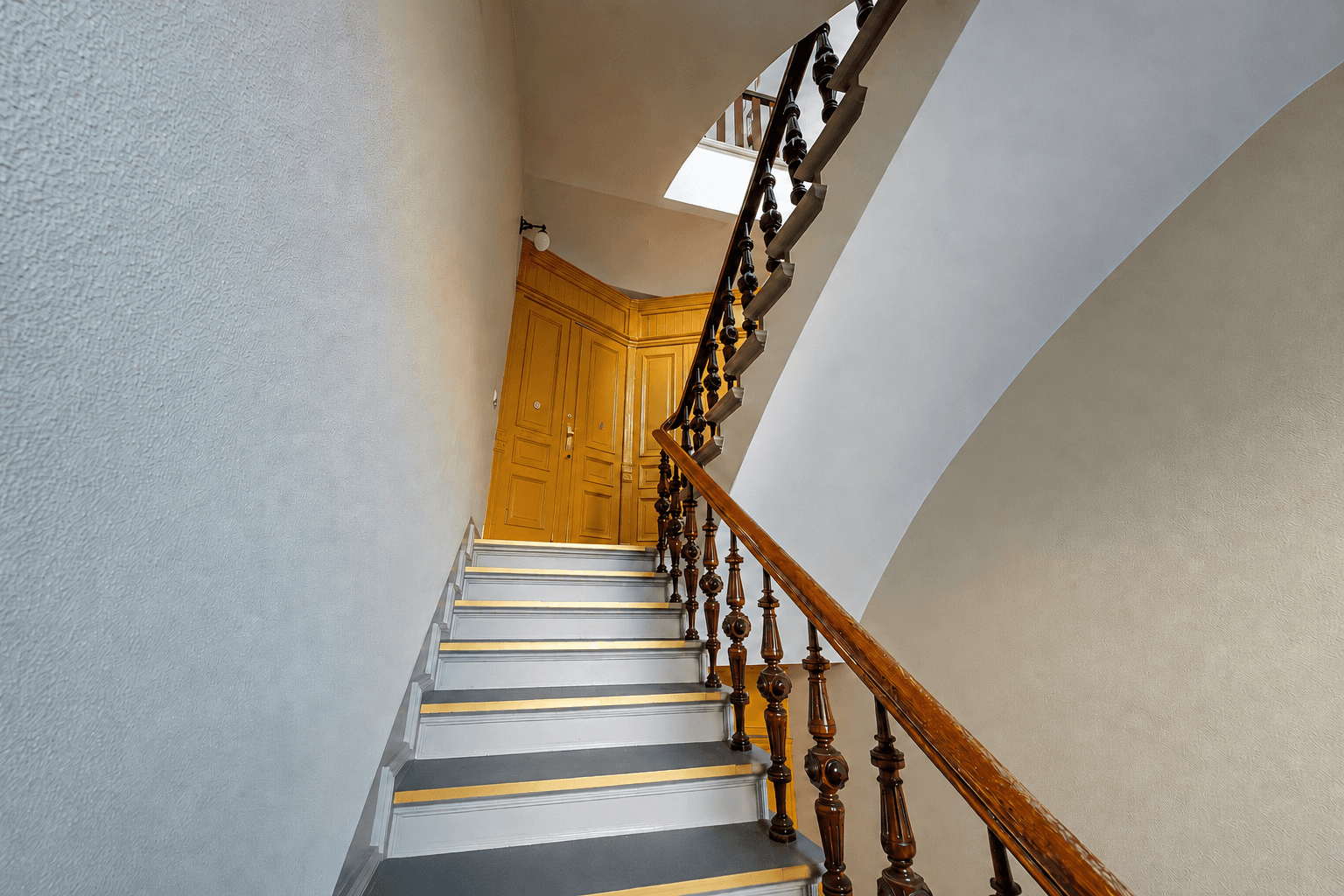 Predaj bytu 3-izbový 96 m², Berlin, Berlín Predaj bytu 3-izbový 96 m², Berlin, Berlín