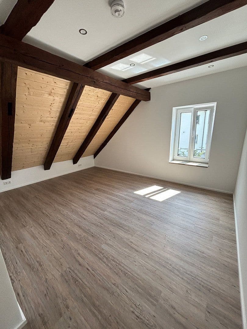 Prenájom bytu 3-izbový 120 m², Schrobenhausen, Bavorsko Prenájom bytu 3-izbový 120 m², Schrobenhausen, Bavorsko