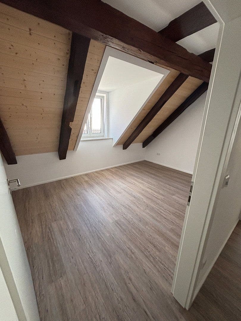 Prenájom bytu 3-izbový 120 m², Schrobenhausen, Bavorsko Prenájom bytu 3-izbový 120 m², Schrobenhausen, Bavorsko