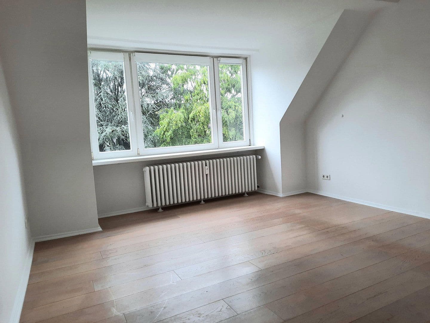 Prenájom bytu 2-izbový 71 m², Düsseldorf, Severné Porýnie - Westfálsko Prenájom bytu 2-izbový 71 m², Düsseldorf, Severné Porýnie - Westfálsko