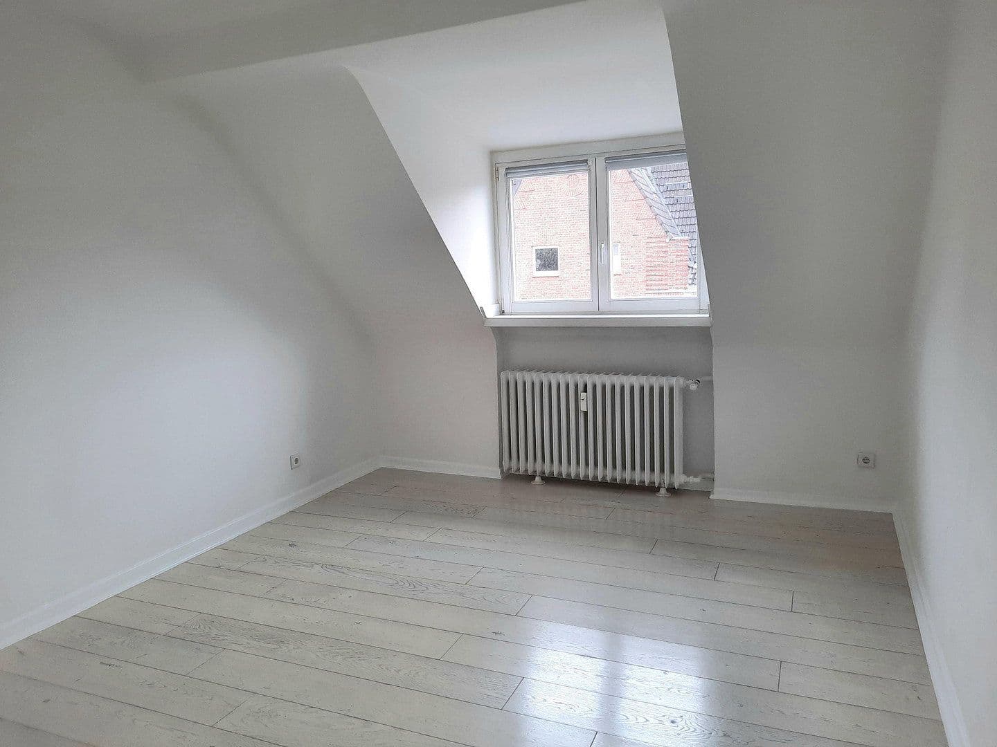 Prenájom bytu 2-izbový 71 m², Düsseldorf, Severné Porýnie - Westfálsko Prenájom bytu 2-izbový 71 m², Düsseldorf, Severné Porýnie - Westfálsko