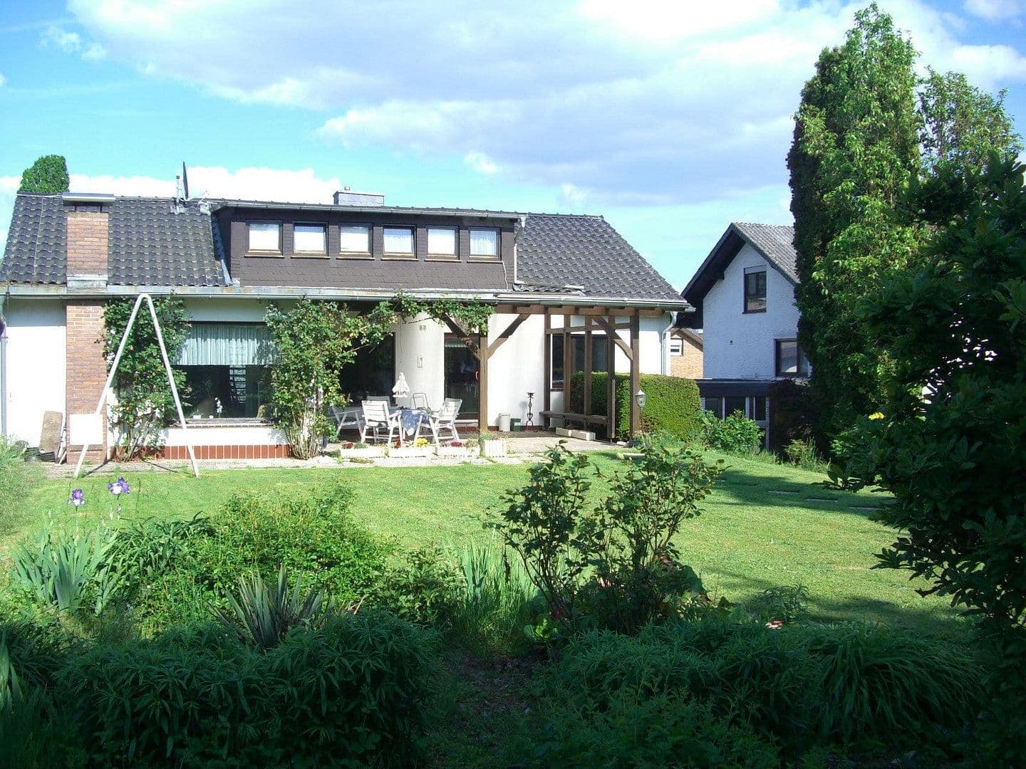 Predaj domu 180 m², pozemok 1.400 m², Marburg, Hesensko Predaj domu 180 m², pozemok 1.400 m², Marburg, Hesensko