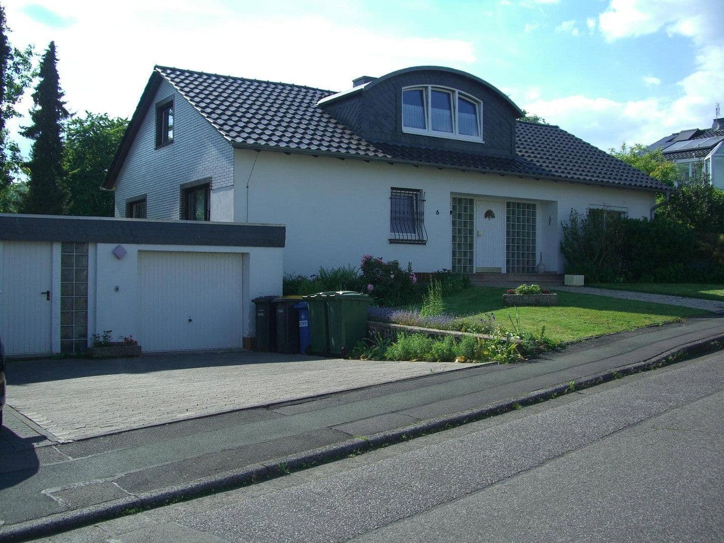 Predaj domu 180 m², pozemok 1.400 m², Marburg, Hesensko Predaj domu 180 m², pozemok 1.400 m², Marburg, Hesensko