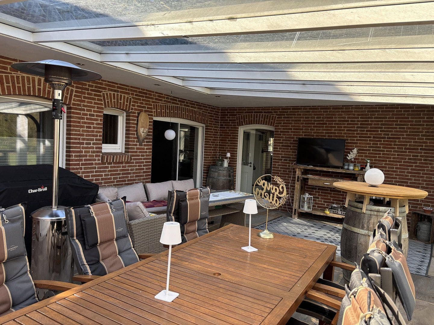 Predaj domu 293 m², pozemok 2.785 m², Lastrup, Dolné Sasko Predaj domu 293 m², pozemok 2.785 m², Lastrup, Dolné Sasko