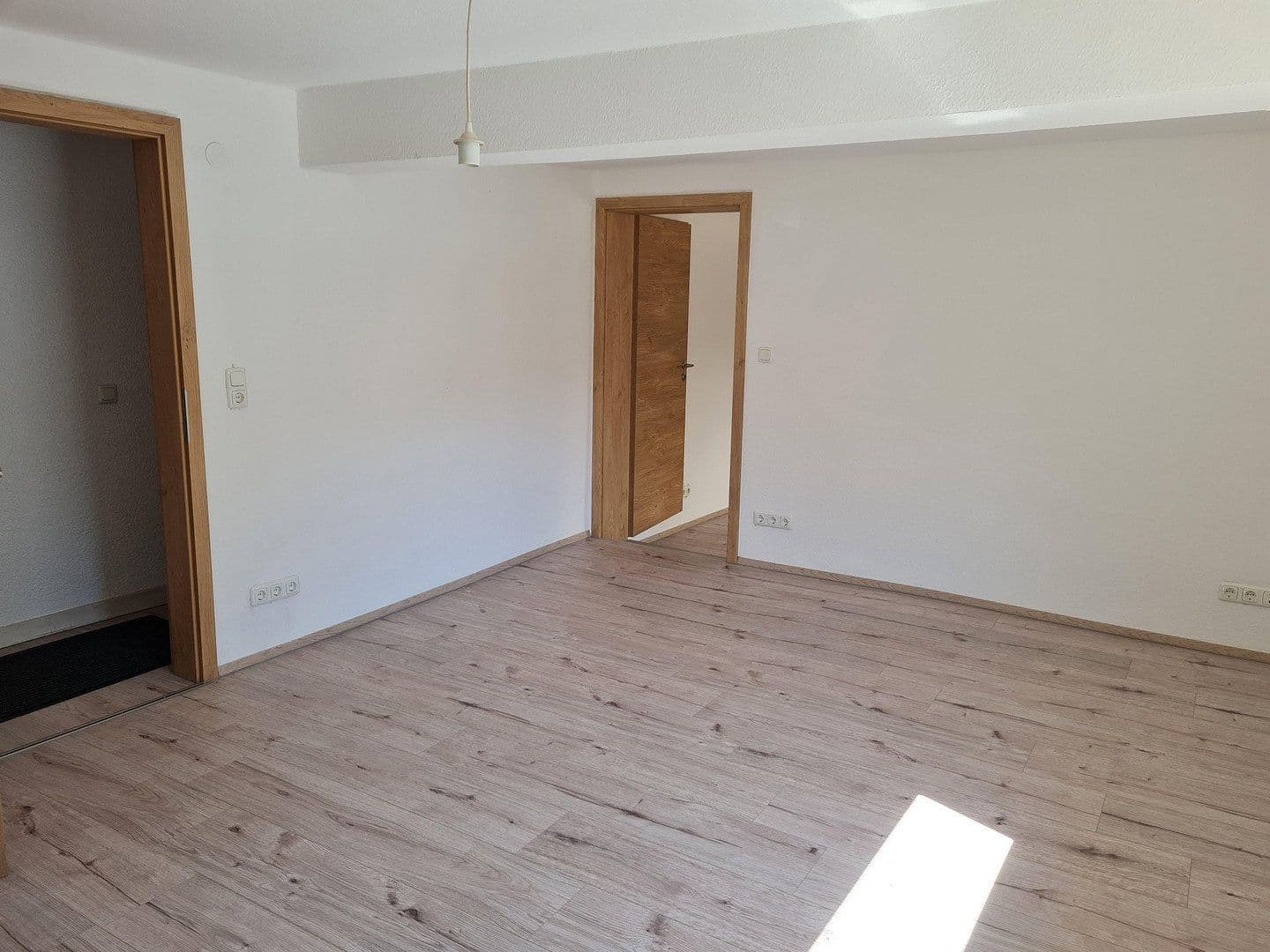 Prenájom domu 180 m², pozemok 500 m², Gelnhausen, Hesensko Prenájom domu 180 m², pozemok 500 m², Gelnhausen, Hesensko
