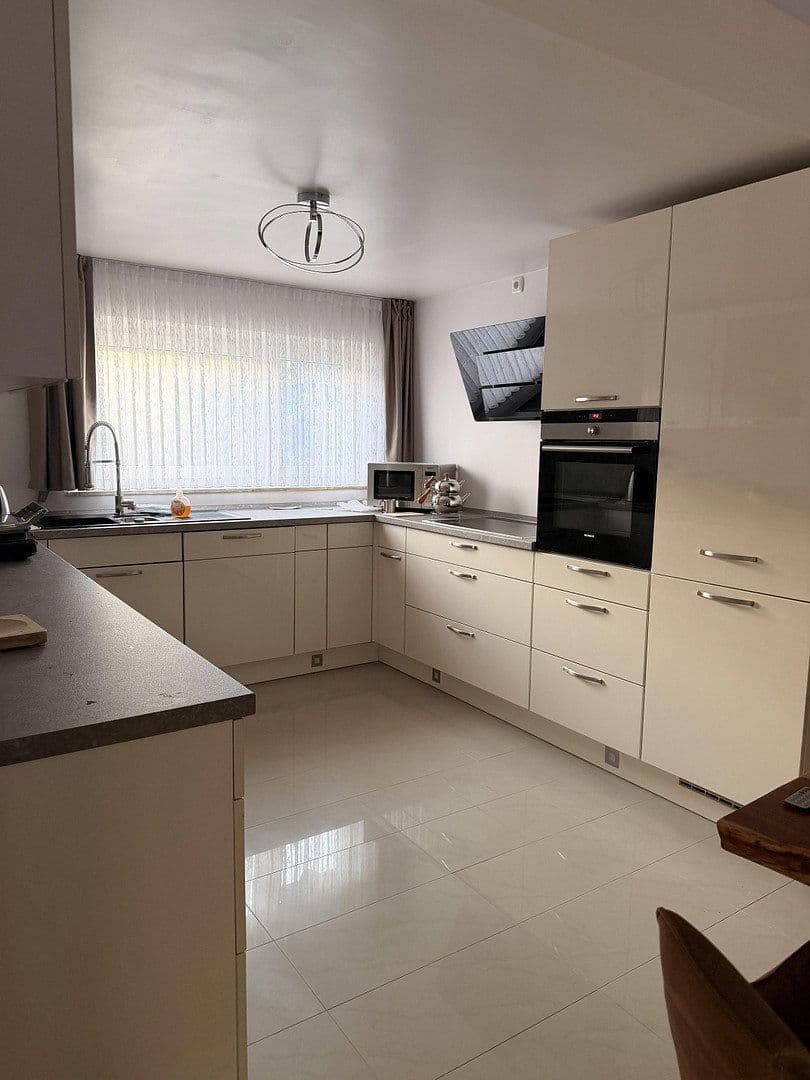 Predaj domu 138 m², pozemok 544 m², Ostfildern, Bádensko-Wurttembersko Predaj domu 138 m², pozemok 544 m², Ostfildern, Bádensko-Wurttembersko
