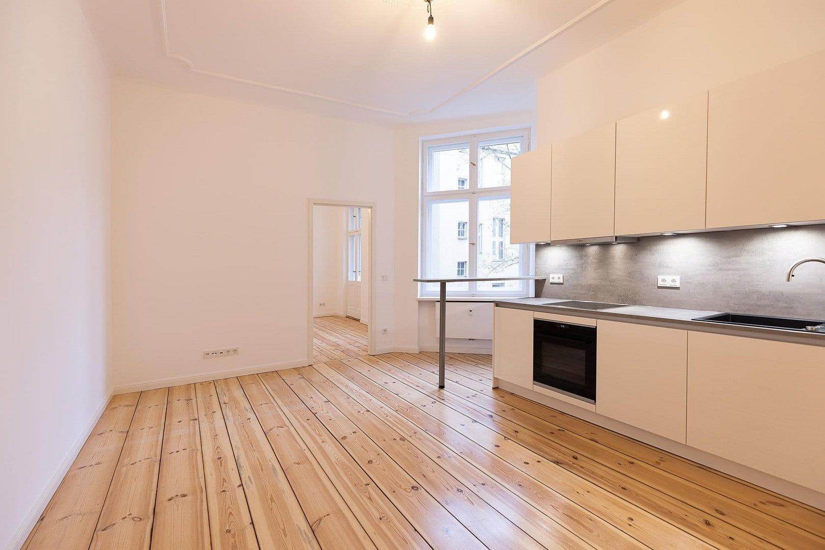 Prenájom bytu 3-izbový 64 m², Berlin, Berlín Prenájom bytu 3-izbový 64 m², Berlin, Berlín