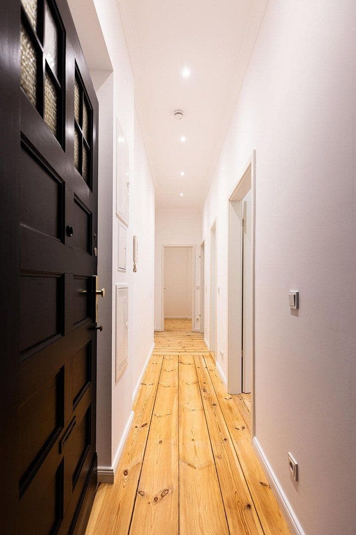 Prenájom bytu 3-izbový 64 m², Berlin, Berlín Prenájom bytu 3-izbový 64 m², Berlin, Berlín