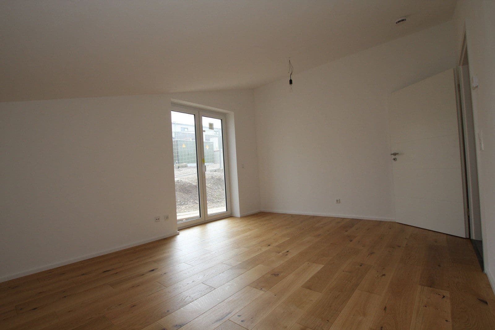 Prenájom bytu 4-izbový 131 m², Nieder-Olm, Porýnie-Falcko Prenájom bytu 4-izbový 131 m², Nieder-Olm, Porýnie-Falcko