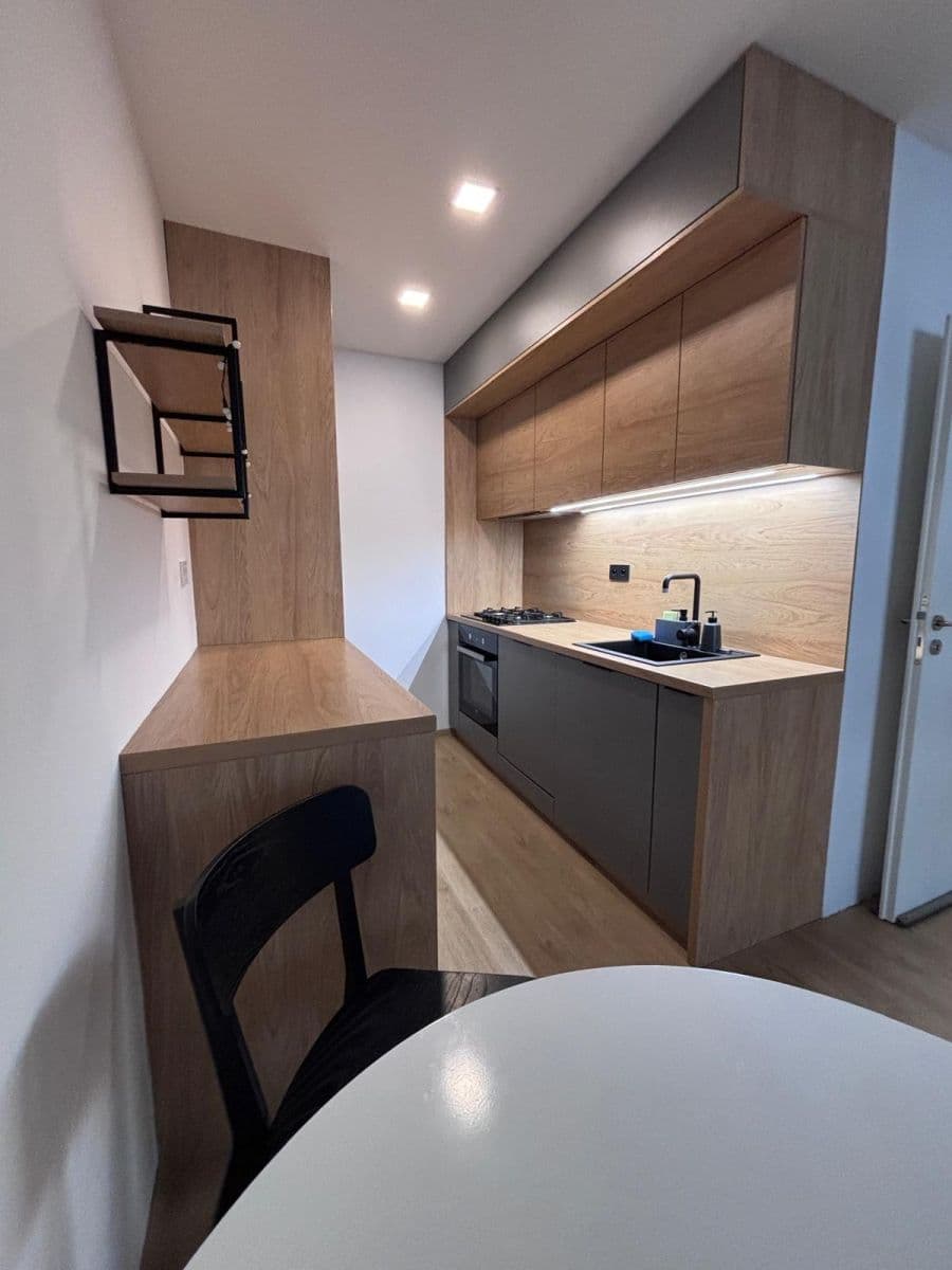 Prenájom bytu 2-izbový 46 m², Novodvorská, Praha, Praha Prenájom bytu 2-izbový 46 m², Novodvorská, Praha, Praha