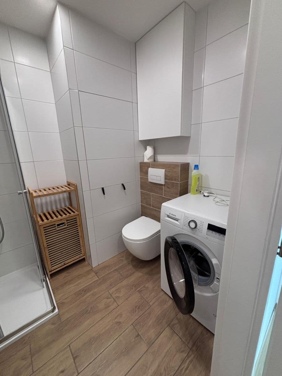 Prenájom bytu 2-izbový 46 m², Novodvorská, Praha, Praha Prenájom bytu 2-izbový 46 m², Novodvorská, Praha, Praha