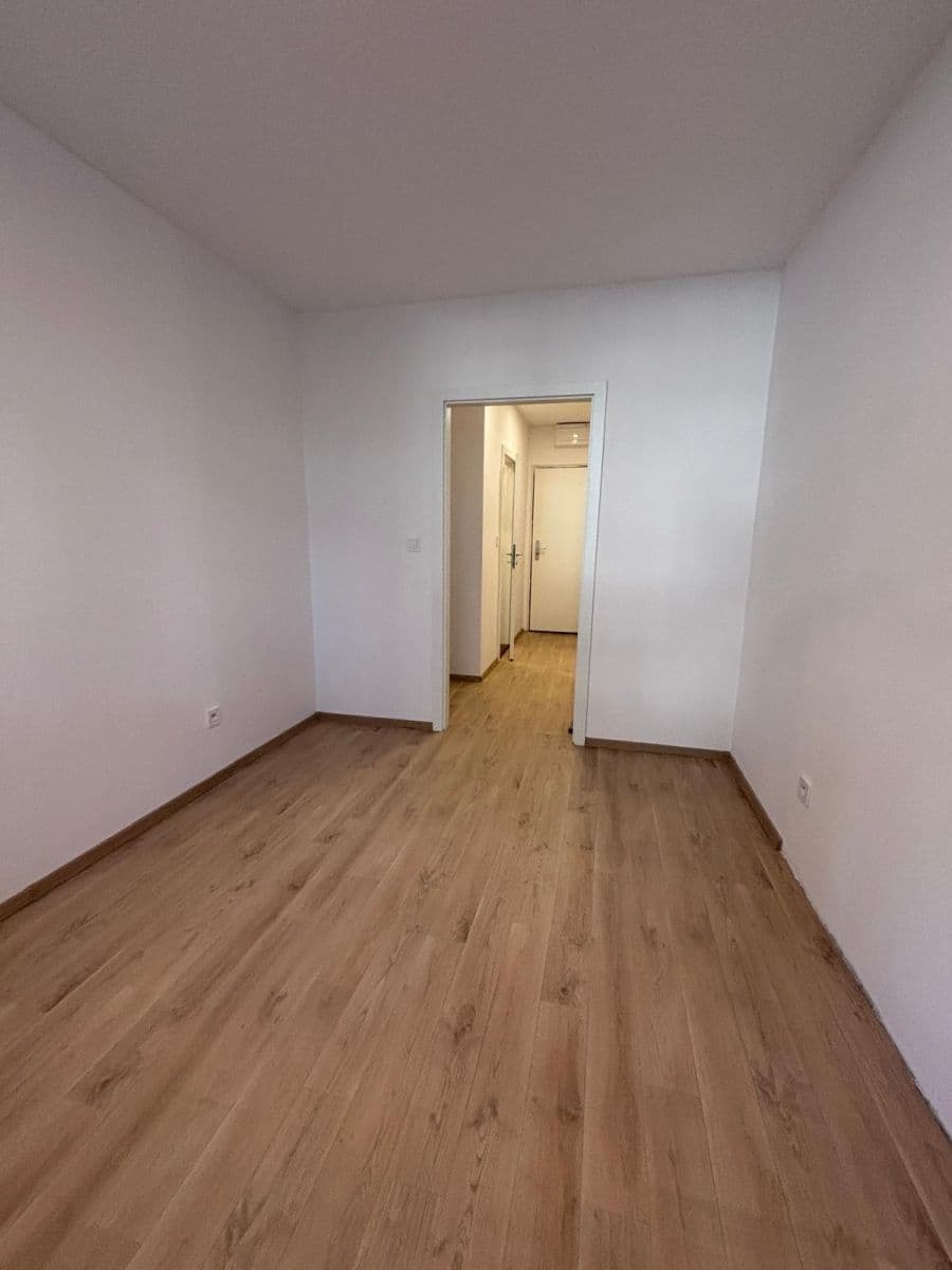 Prenájom bytu 2-izbový 46 m², Novodvorská, Praha, Praha Prenájom bytu 2-izbový 46 m², Novodvorská, Praha, Praha