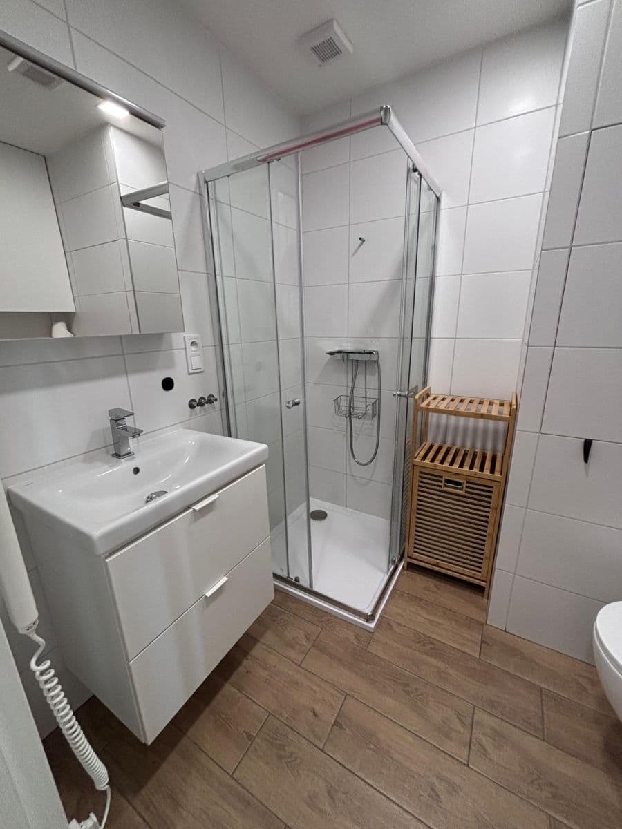 Prenájom bytu 2-izbový 46 m², Novodvorská, Praha, Praha Prenájom bytu 2-izbový 46 m², Novodvorská, Praha, Praha