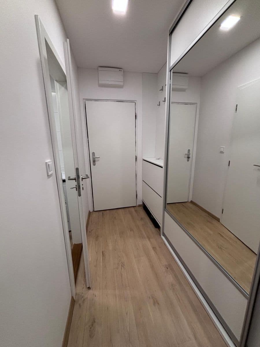 Prenájom bytu 2-izbový 46 m², Novodvorská, Praha, Praha Prenájom bytu 2-izbový 46 m², Novodvorská, Praha, Praha