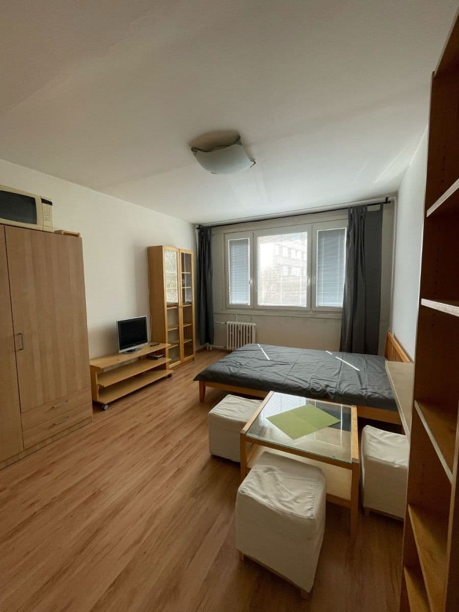 Prenájom bytu 1-izbový 25 m², Nad Lesním divadlem, Praha, Praha Prenájom bytu 1-izbový 25 m², Nad Lesním divadlem, Praha, Praha
