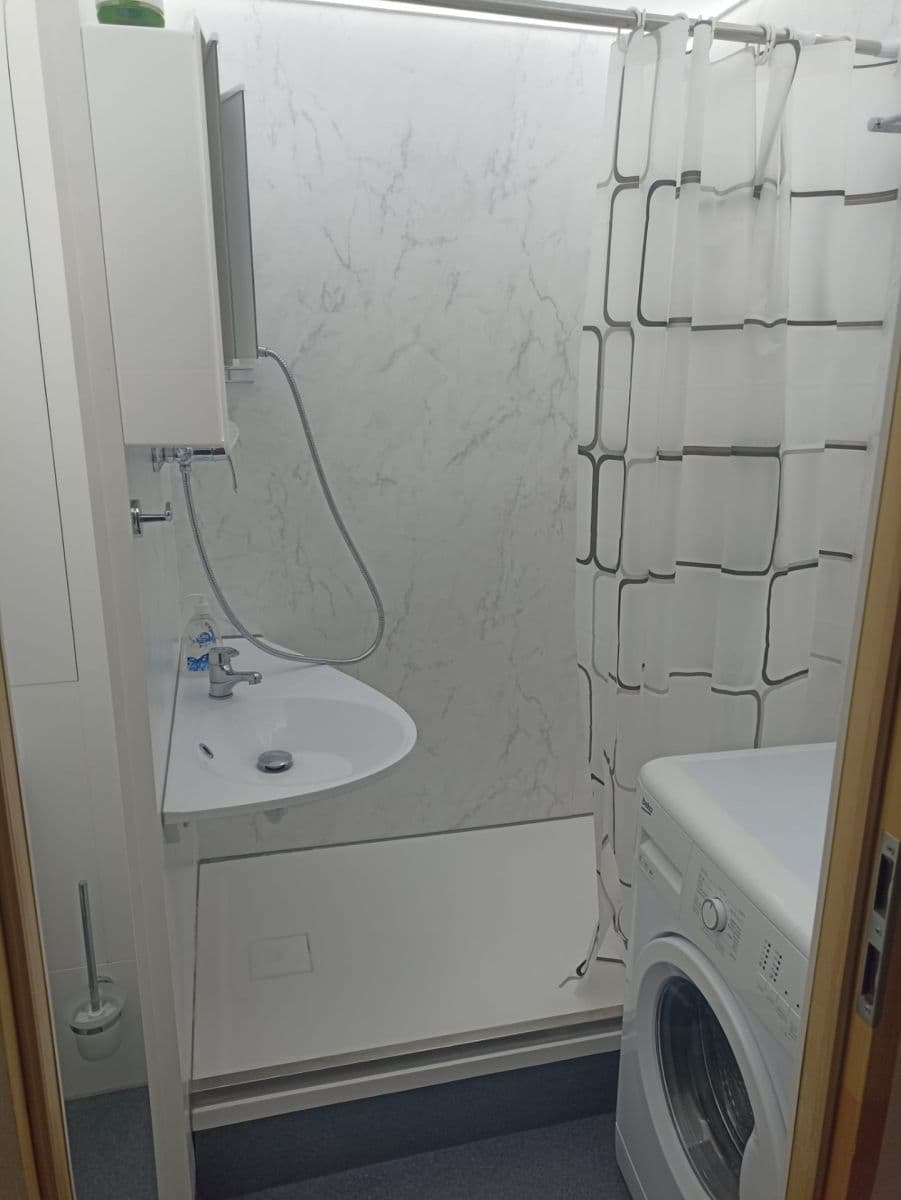 Prenájom bytu 1-izbový 34 m², Sládkovičova, Praha, Praha Prenájom bytu 1-izbový 34 m², Sládkovičova, Praha, Praha