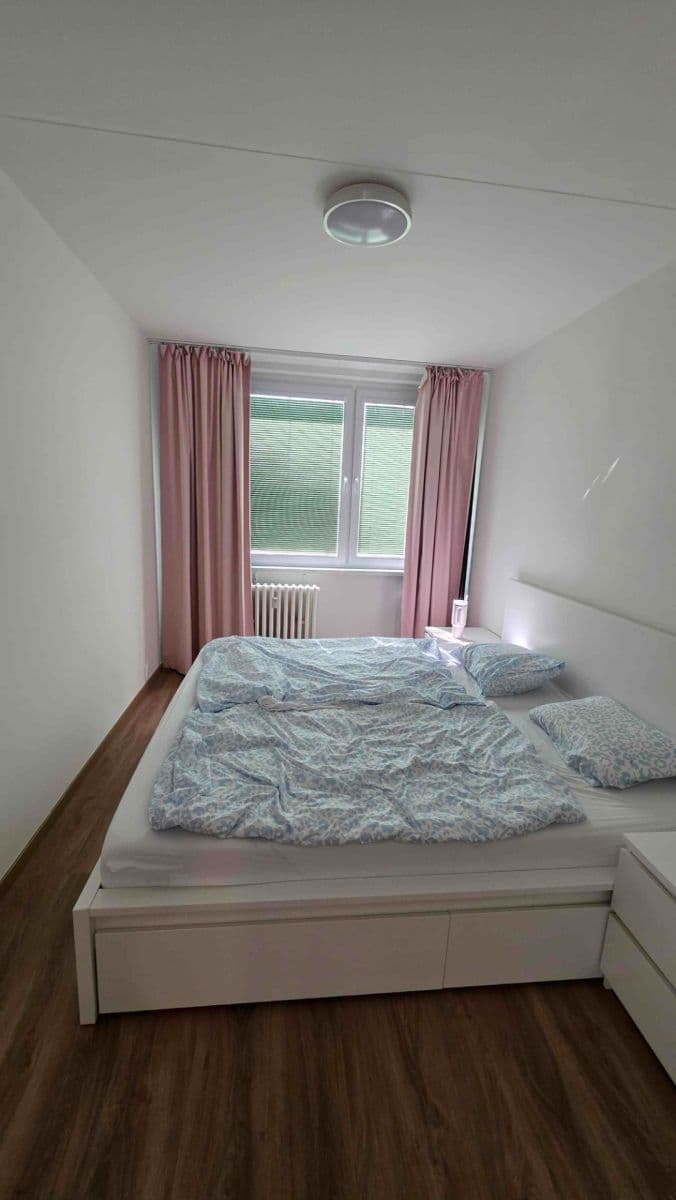 Prenájom bytu 2-izbový 46 m², V Hůrkách, Praha, Praha Prenájom bytu 2-izbový 46 m², V Hůrkách, Praha, Praha