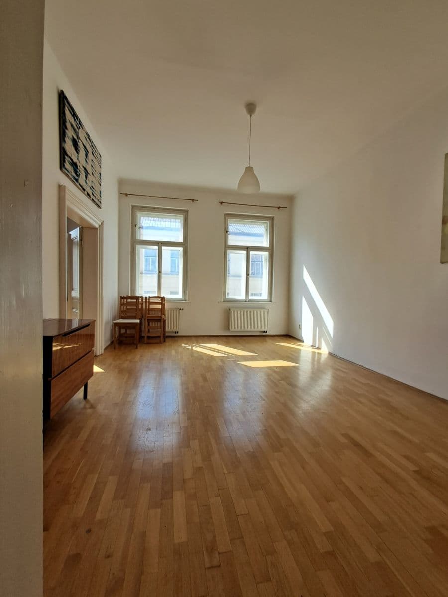 Prenájom bytu 4-izbový 114 m², Belgická, Praha, Praha Prenájom bytu 4-izbový 114 m², Belgická, Praha, Praha