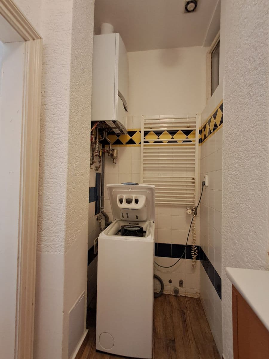 Prenájom bytu 4-izbový 114 m², Belgická, Praha, Praha Prenájom bytu 4-izbový 114 m², Belgická, Praha, Praha