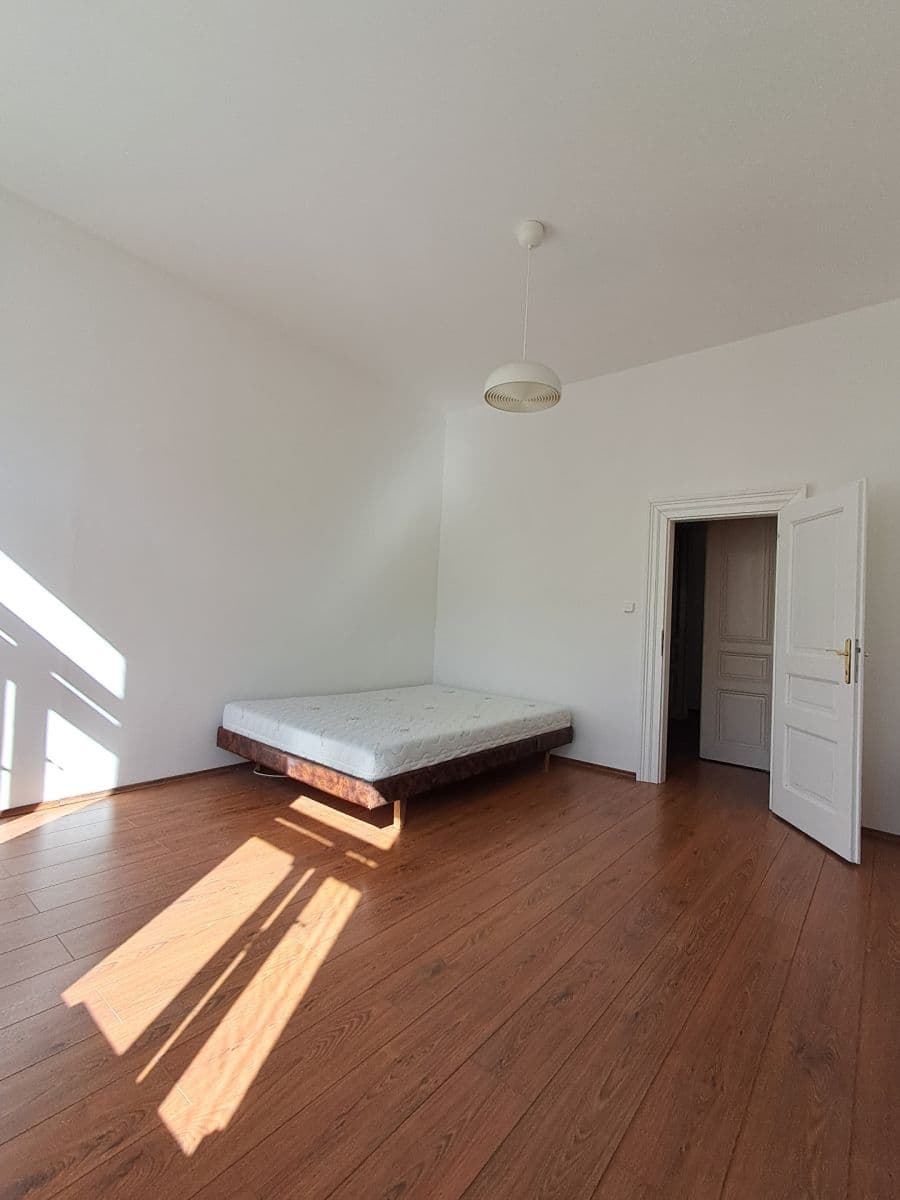Prenájom bytu 4-izbový 114 m², Belgická, Praha, Praha Prenájom bytu 4-izbový 114 m², Belgická, Praha, Praha