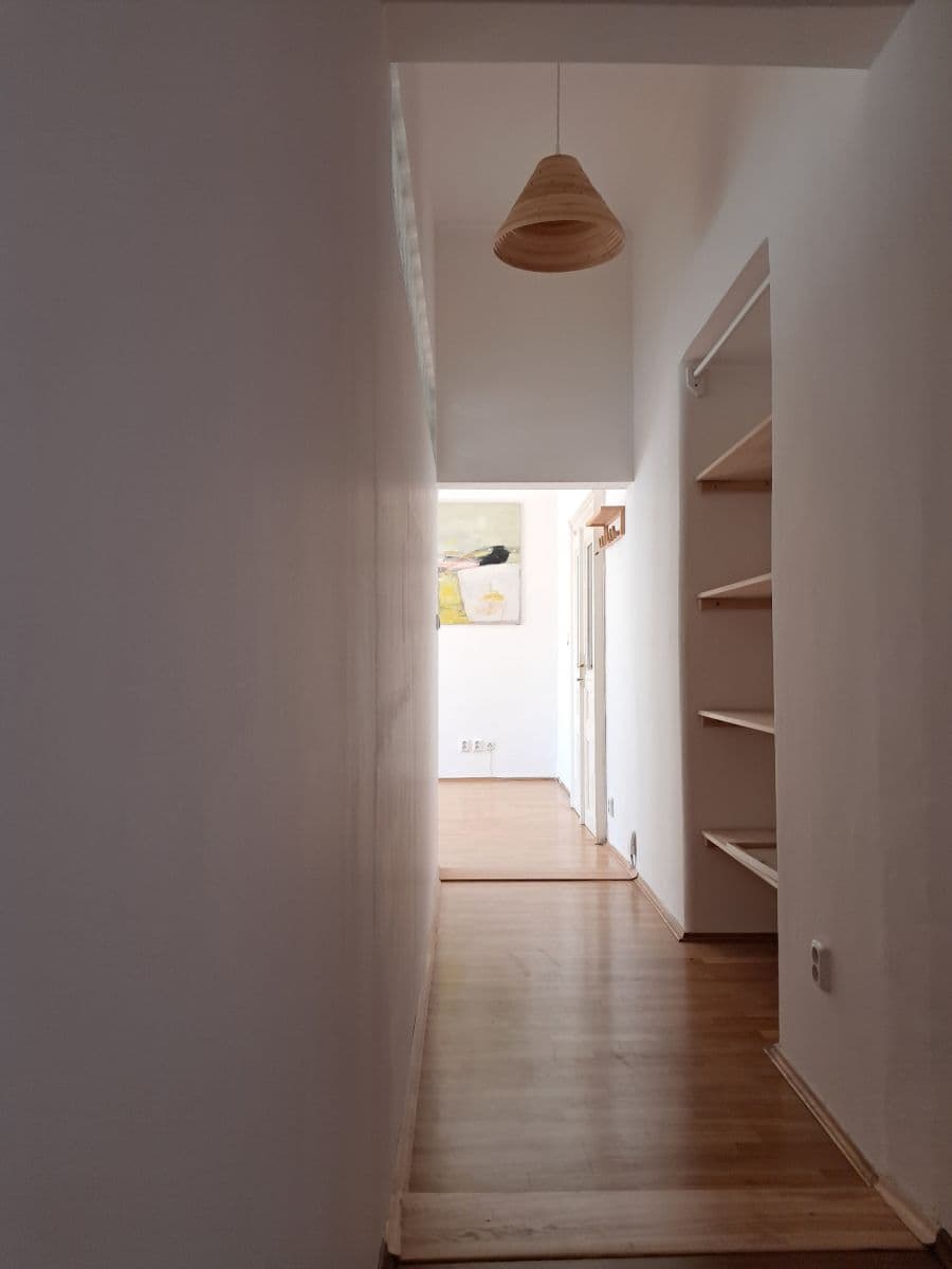 Prenájom bytu 4-izbový 114 m², Belgická, Praha, Praha Prenájom bytu 4-izbový 114 m², Belgická, Praha, Praha