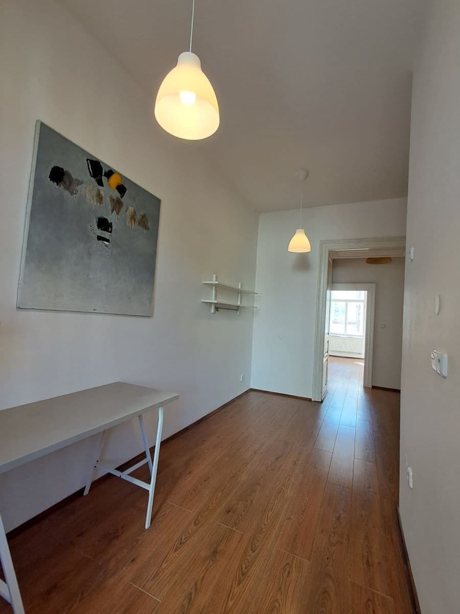 Prenájom bytu 4-izbový 114 m², Belgická, Praha, Praha Prenájom bytu 4-izbový 114 m², Belgická, Praha, Praha