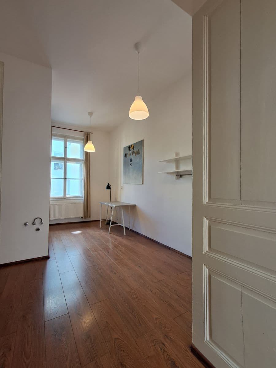 Prenájom bytu 4-izbový 114 m², Belgická, Praha, Praha Prenájom bytu 4-izbový 114 m², Belgická, Praha, Praha