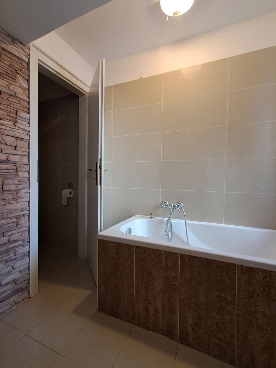 Prenájom bytu 4-izbový 114 m², Belgická, Praha, Praha Prenájom bytu 4-izbový 114 m², Belgická, Praha, Praha