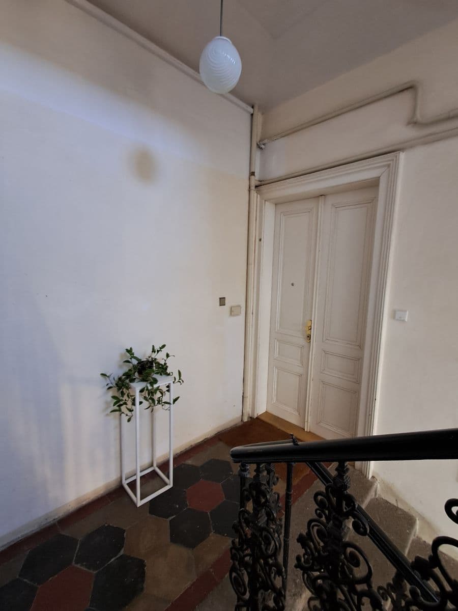 Prenájom bytu 4-izbový 114 m², Belgická, Praha, Praha Prenájom bytu 4-izbový 114 m², Belgická, Praha, Praha
