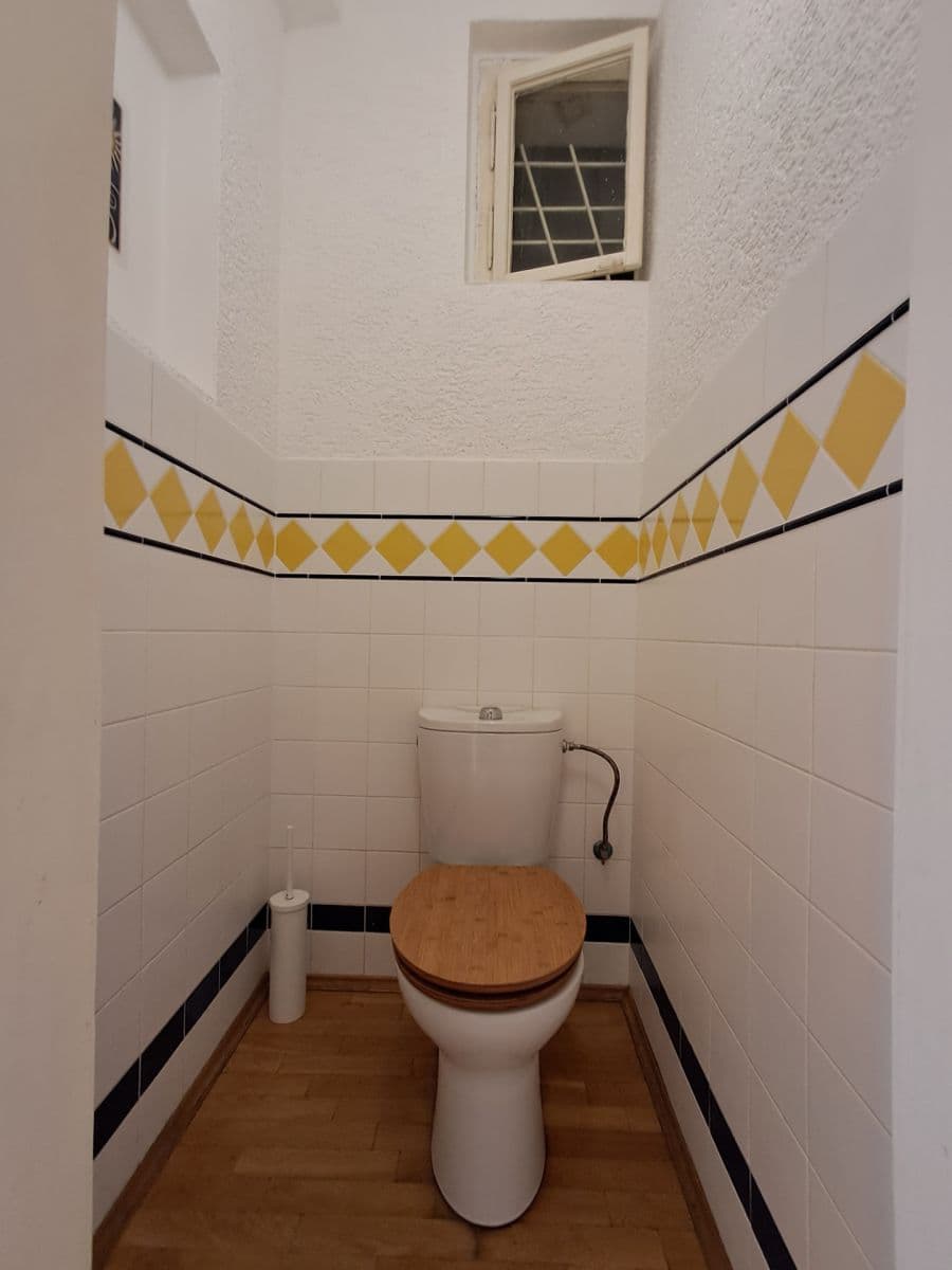 Prenájom bytu 4-izbový 114 m², Belgická, Praha, Praha Prenájom bytu 4-izbový 114 m², Belgická, Praha, Praha