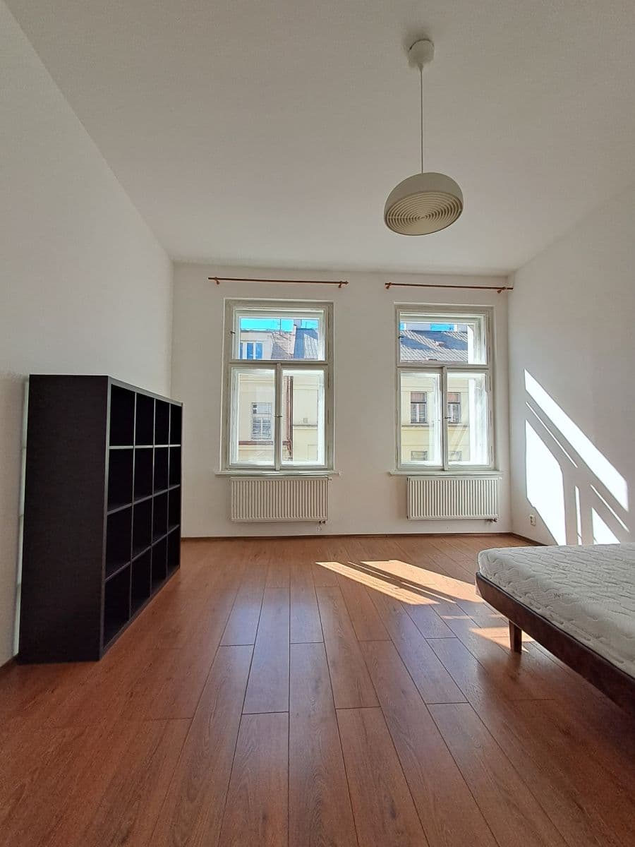 Prenájom bytu 4-izbový 114 m², Belgická, Praha, Praha Prenájom bytu 4-izbový 114 m², Belgická, Praha, Praha