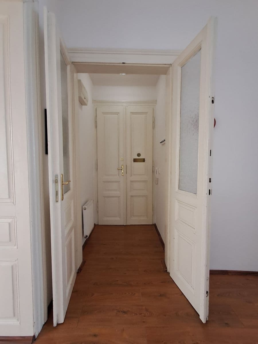 Prenájom bytu 4-izbový 114 m², Belgická, Praha, Praha Prenájom bytu 4-izbový 114 m², Belgická, Praha, Praha