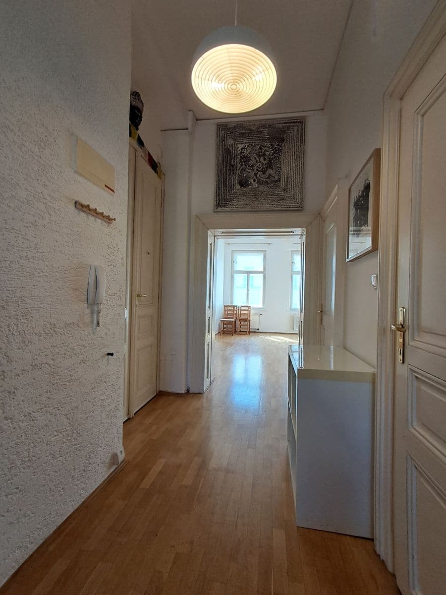 Prenájom bytu 4-izbový 114 m², Belgická, Praha, Praha Prenájom bytu 4-izbový 114 m², Belgická, Praha, Praha