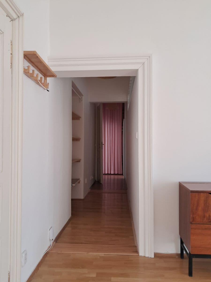 Prenájom bytu 4-izbový 114 m², Belgická, Praha, Praha Prenájom bytu 4-izbový 114 m², Belgická, Praha, Praha