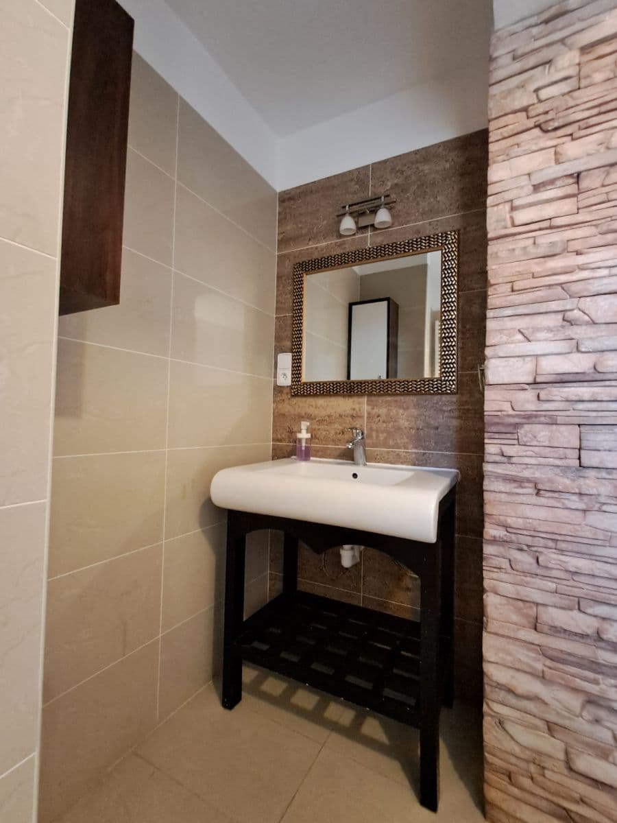 Prenájom bytu 4-izbový 114 m², Belgická, Praha, Praha Prenájom bytu 4-izbový 114 m², Belgická, Praha, Praha