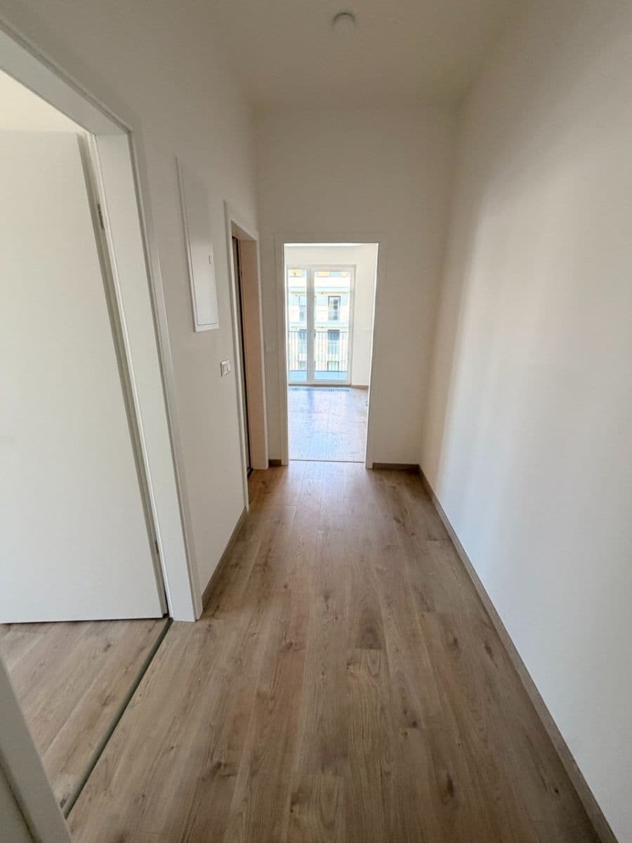 Prenájom bytu 2-izbový 40 m², Haenkeho, Praha, Praha Prenájom bytu 2-izbový 40 m², Haenkeho, Praha, Praha