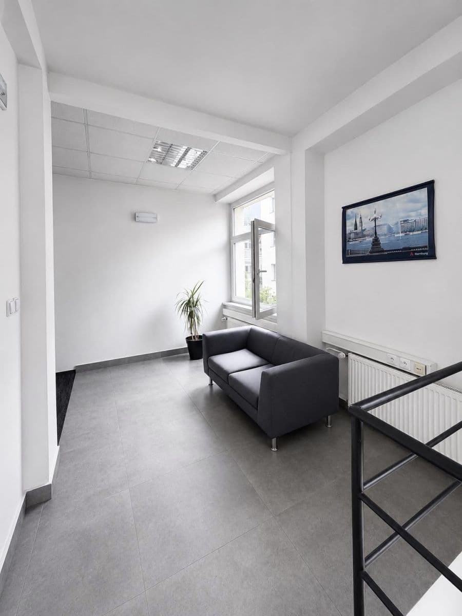 Prenájom kancelárie 28 m², Pernerova, Praha, Praha Prenájom kancelárie 28 m², Pernerova, Praha, Praha