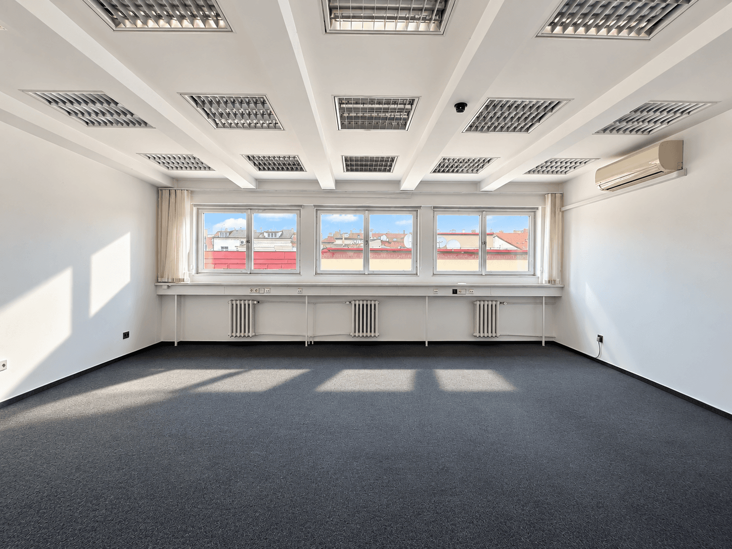 Prenájom kancelárie 28 m², Pernerova, Praha, Praha Prenájom kancelárie 28 m², Pernerova, Praha, Praha
