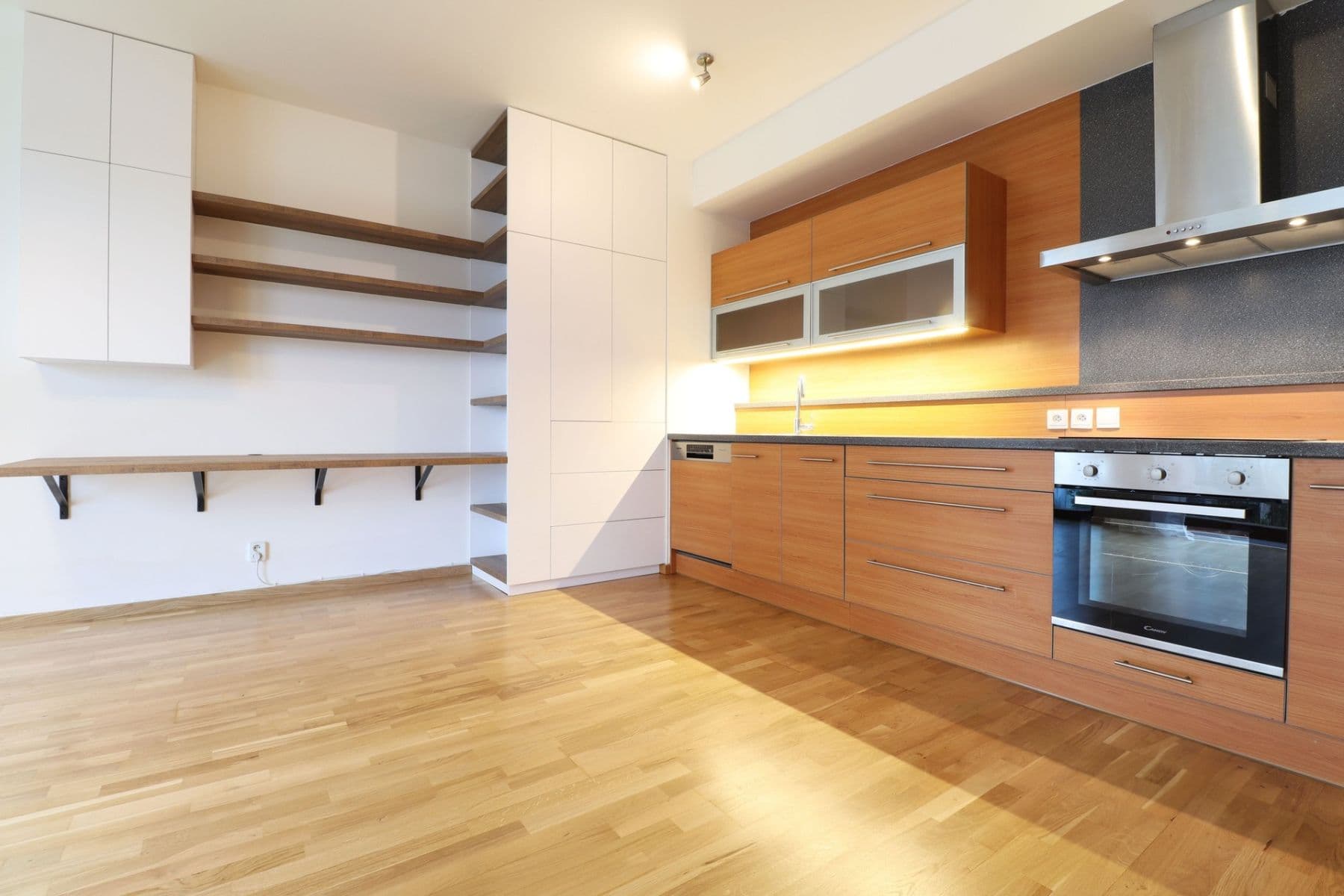 Prenájom bytu 2-izbový 56 m², Vršovická, Praha, Praha Prenájom bytu 2-izbový 56 m², Vršovická, Praha, Praha