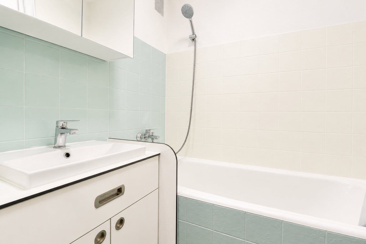 Prenájom bytu 2-izbový 59 m², Jeseniova, Praha, Praha Prenájom bytu 2-izbový 59 m², Jeseniova, Praha, Praha
